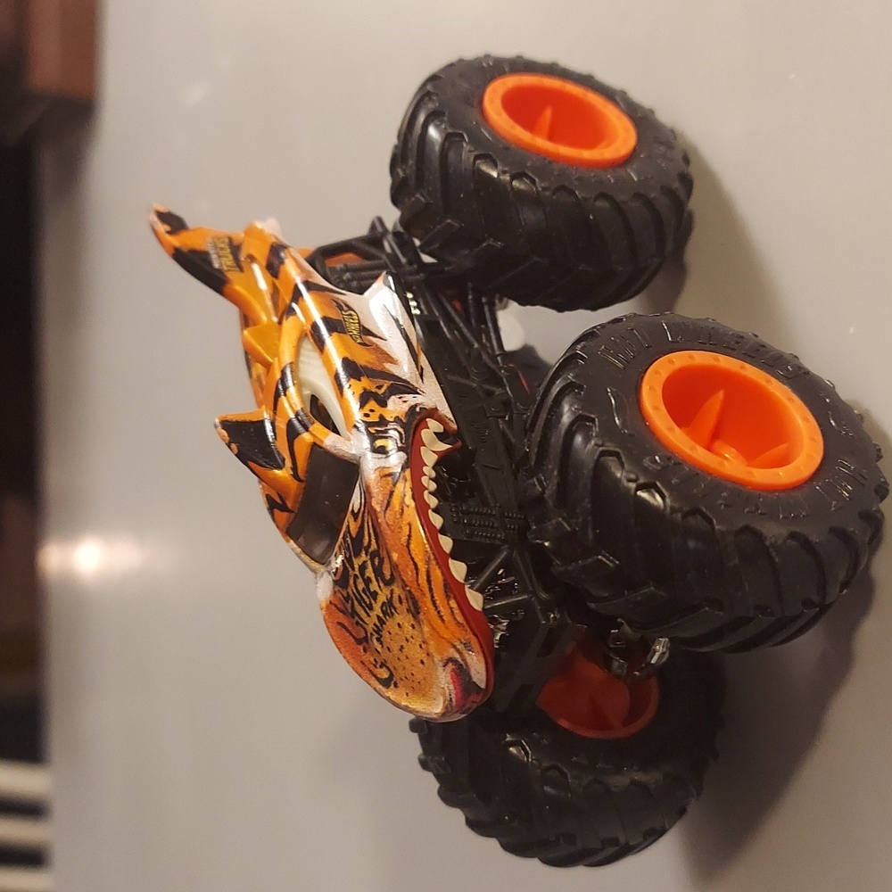 ❤️ Hot Wheels Tiger Shark Monster Truck